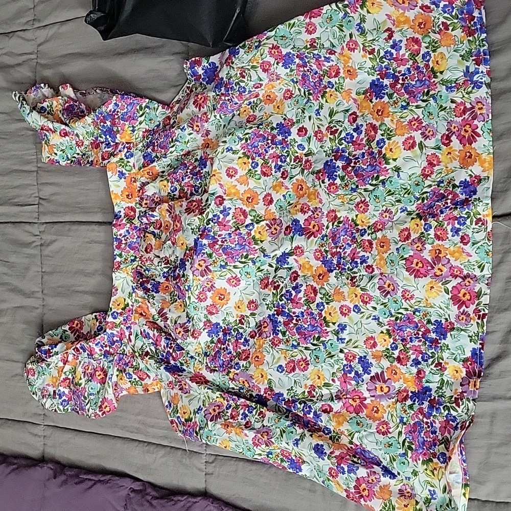 Vici floral flutter sleeve top - Picture 3 of 4